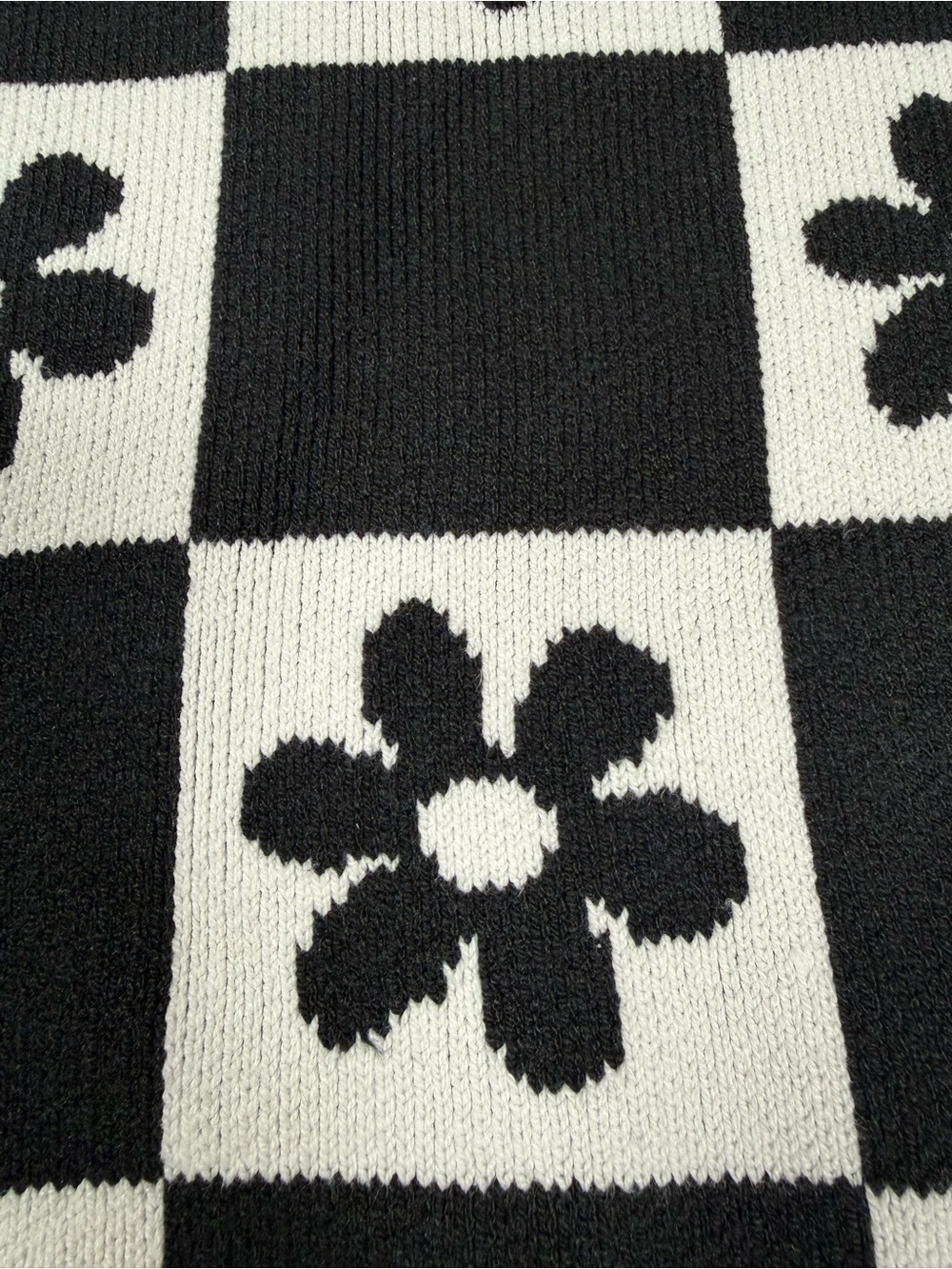 Hollister XS Black White Checkered Flower Crop Sweater - Y2K Cozy Knit - Picture 5 of 11